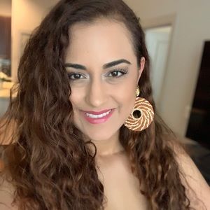 Meet your Posher, Ana carolina